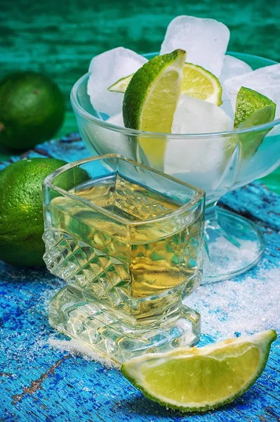 Alcoholic cocktail with additions of lime — Stock Photo, Image