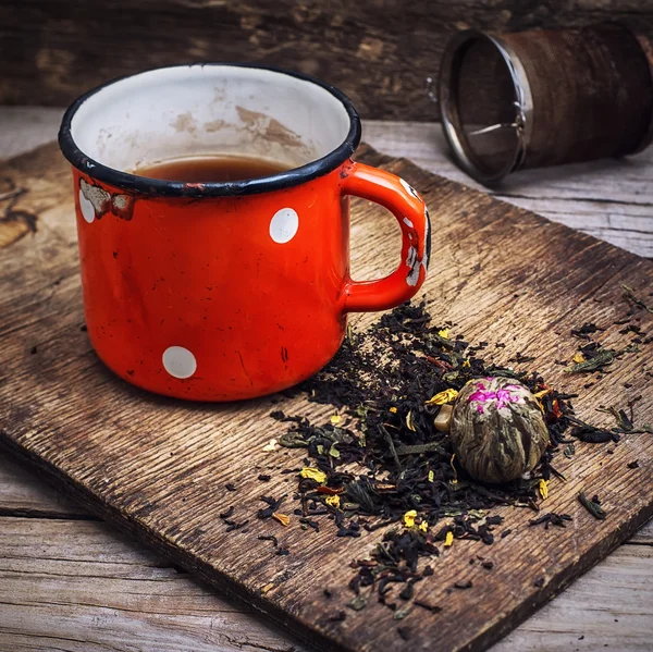 Vieja taza de té de hierro — Foto de Stock