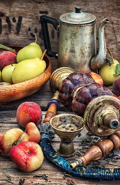 Wasserpfeife und Pfirsiche — Stockfoto