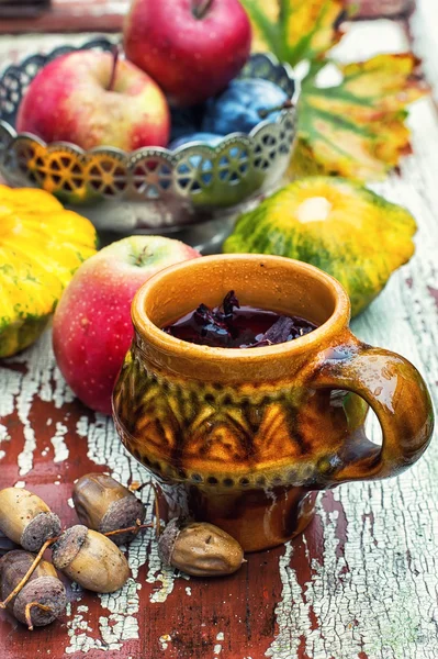 Tazza di tè in stile autunno — Foto Stock