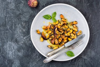 İncirli fırında midye, buharda pişirilmiş midye..