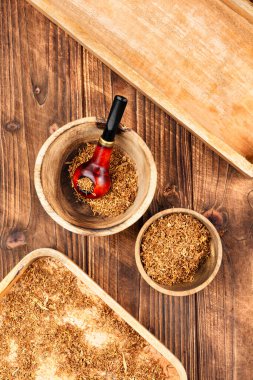 Pipo ve pipo içme aletleri, klasik tütün piposu..