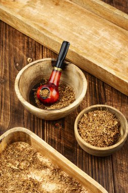 Pipo ve pipo içme aletleri, klasik tütün piposu..