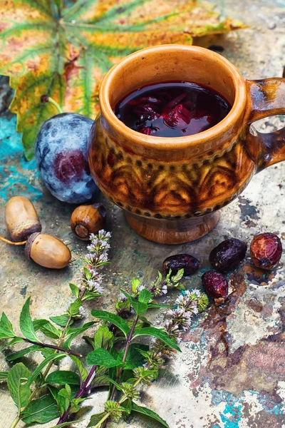 Bodegón otoñal con té — Foto de Stock