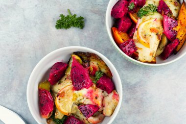 Morina balığı rosto, olgun pitahaya meyveli morina balığı..