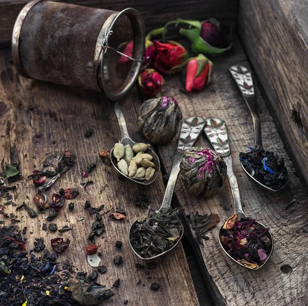 Çay kaşığı dökülmesini tarafından — Stok fotoğraf