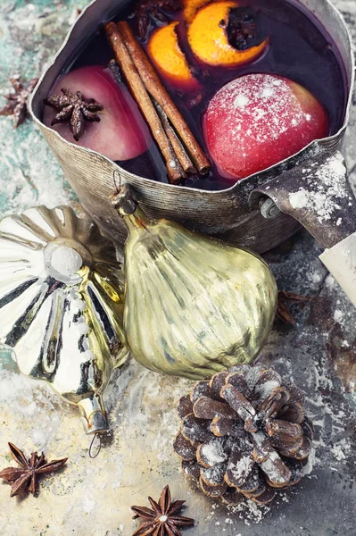 Glögg i gammal stil potten — Stockfoto