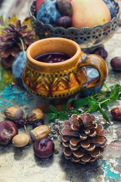 Still life with tea and fruit — Stock Photo, Image