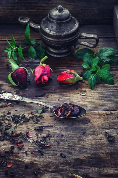 Aromatyczne herbaty napar — Zdjęcie stockowe