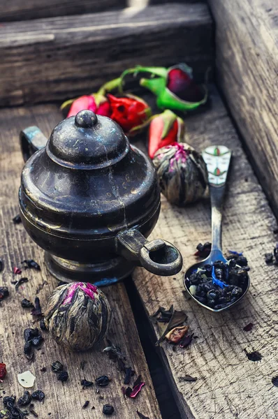 Sorten von trockenem Tee — Stockfoto