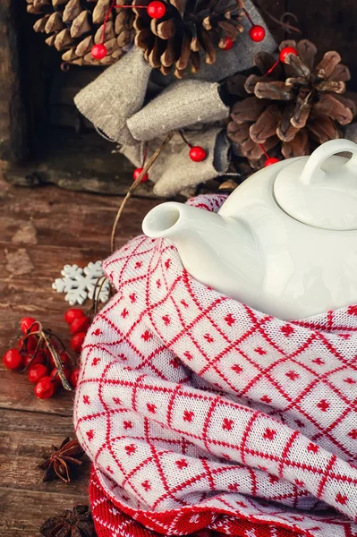 Herfst Stilleven met witte theepot — Stockfoto