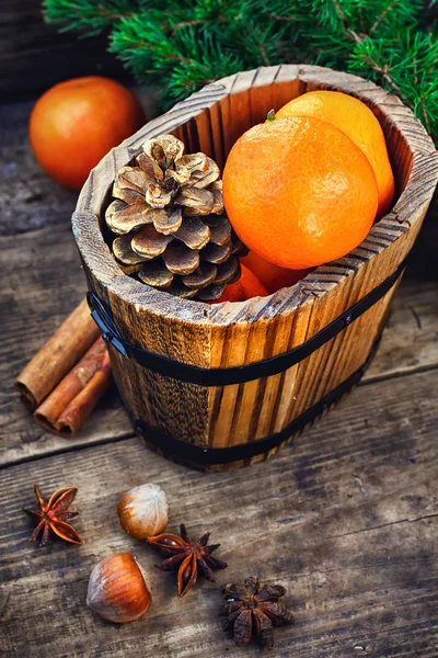Wooden bucket with tangerines — Stock Photo, Image