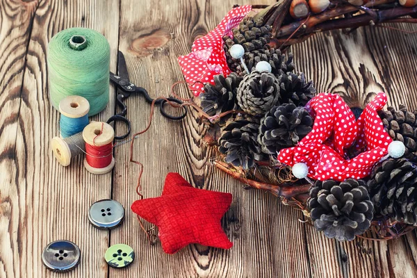 Making of Christmas wreath — Stock Photo, Image