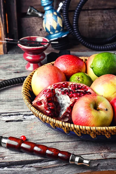 Fruta y narguile — Foto de Stock