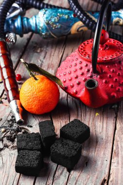 Bir nargile ile natürmort