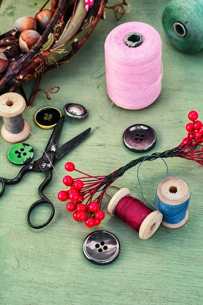 Gereedschappen en accessoires voor handwerk. — Stockfoto