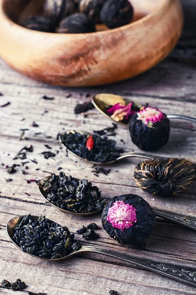 Різновиди вільного листяного чаю — стокове фото