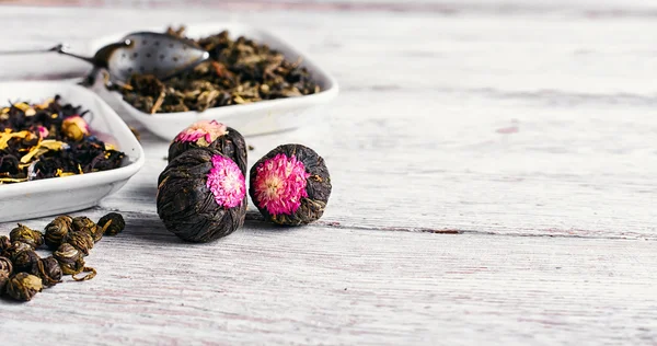 Varieties of loose leaf tea — Stock Photo, Image