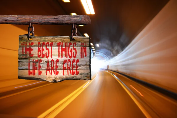 The best thigs in life are free motivational phrase sign — Stock Photo, Image
