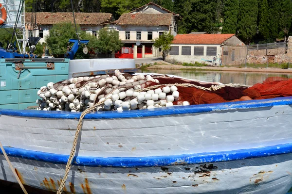 Δίχτυα και σχοινιά με βάρκες — Φωτογραφία Αρχείου