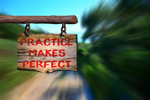 Praktice makes perfect motivational phrase sign — Stock Photo, Image