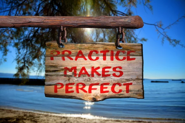 Praktice makes perfect motivational phrase sign — Stock Photo, Image