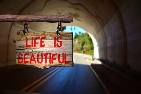 La vida es un hermoso signo de frase motivacional — Foto de Stock