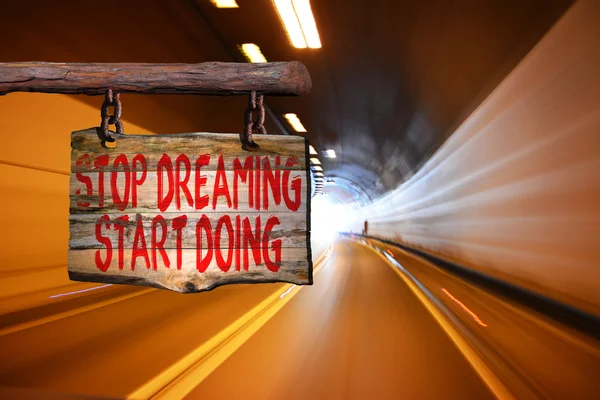 Stop Dreamig Start tun motivierende Phrase Zeichen — Stockfoto