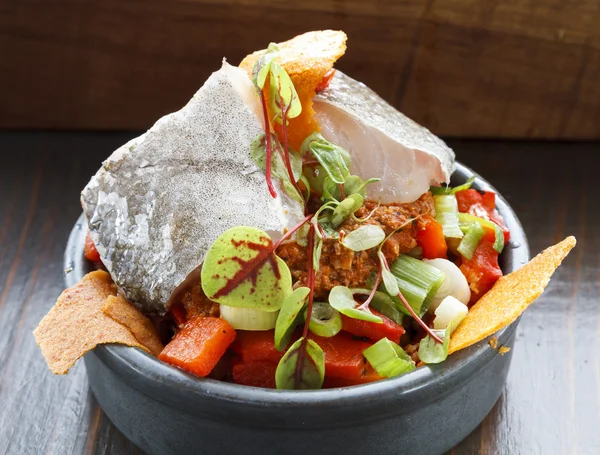 Салат из сырой рыбы — стоковое фото