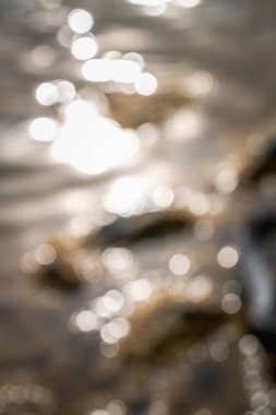 Kıyıdaki su yüzeyi dokusu Bokeh