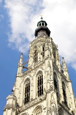 Breda katedral kule mavi gökyüzü karşı
