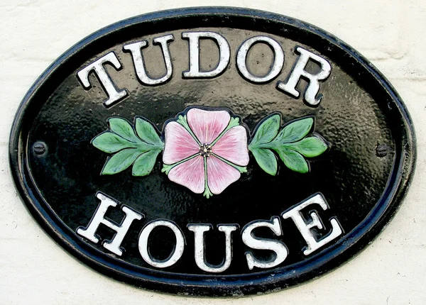 Tudor huis naam plaat — Stockfoto