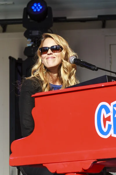 Jennifer Lynn smiling — Stock Photo, Image