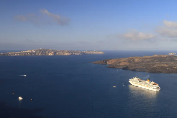 Yolcu gemisi Santorini — Stok fotoğraf