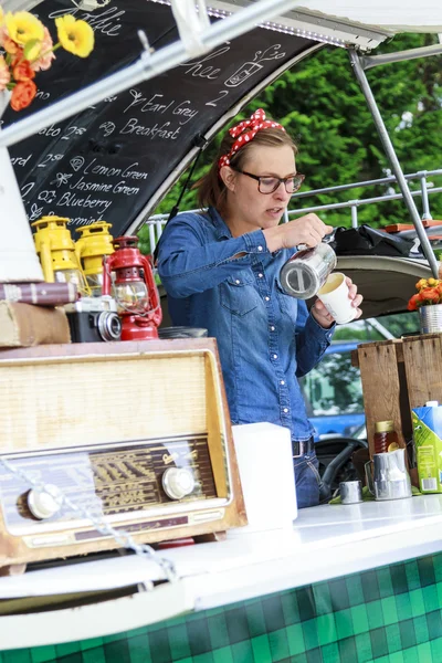 Verser le café Photo De Stock