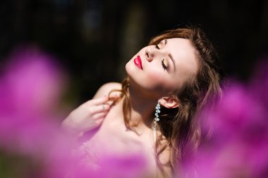 duygusal moda şık genç ve güzel kadın portresi