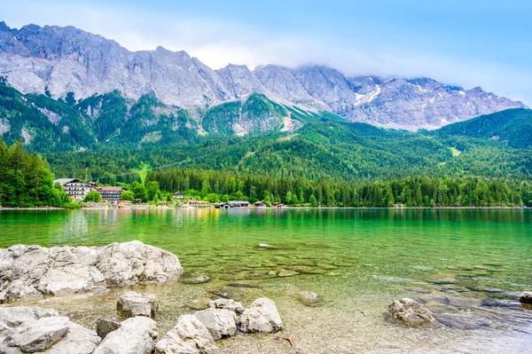 Der Eibsee Mit Der Zugspitze Hintergrund Schöne Landschaft Mit Paradiesischem — Stockfoto