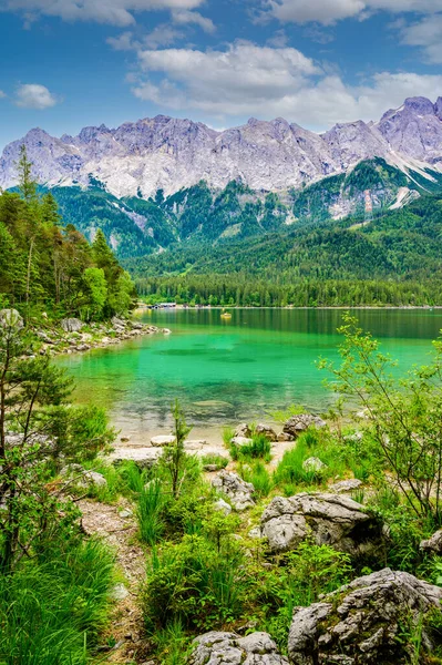 Der Eibsee Mit Der Zugspitze Hintergrund Schöne Landschaft Mit Paradiesischem — Stockfoto