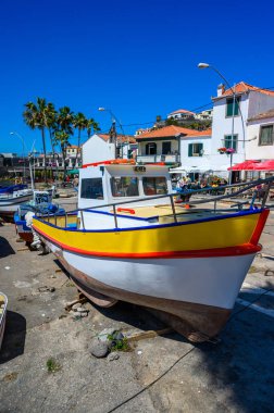Camara de Lobos - güzel liman körfezi ve plajlı balıkçı köyü - Madeira Adası, Portekiz