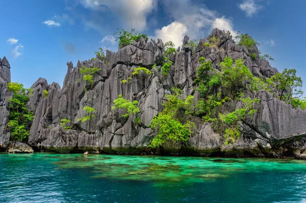 Twin Lagoon Isla Paradisíaca Con Rocas Calizas Afiladas Destino Viaje — Foto de Stock