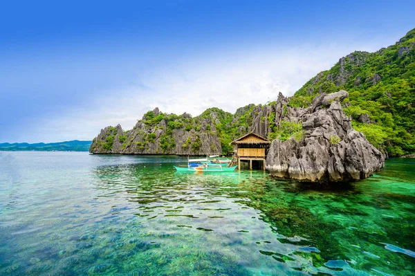 Twin Lagoon Ilha Paradisíaca Com Rochas Calcárias Afiadas Destino Viagem — Fotografia de Stock