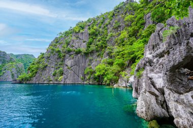 Cennet adasındaki Barakuda Gölü, Coron, Palawan, Filipinler - tropikal seyahat merkezi
