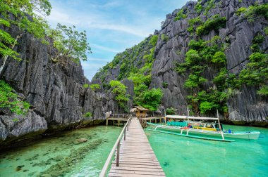 Cennet adasındaki Barakuda Gölü, Coron, Palawan, Filipinler - tropikal seyahat merkezi