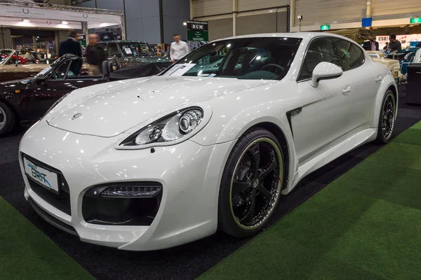 풀 사이즈 럭셔리 자동차 포 르 쉐 Panamera 그랜드 Gt, 2012 — 스톡 사진