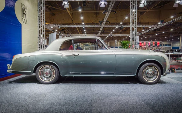 Luxury car Bentley S3 Continental Coupe by Mulliner & Park Ward, 1964 — Stock Photo, Image