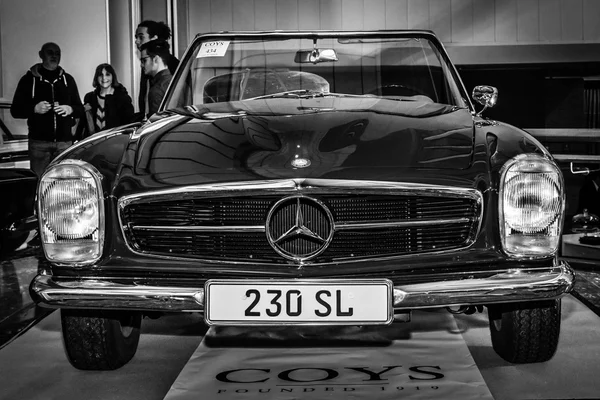 Sports car Mercedes-Benz 230SL (W113), 1964. — Stock Photo, Image