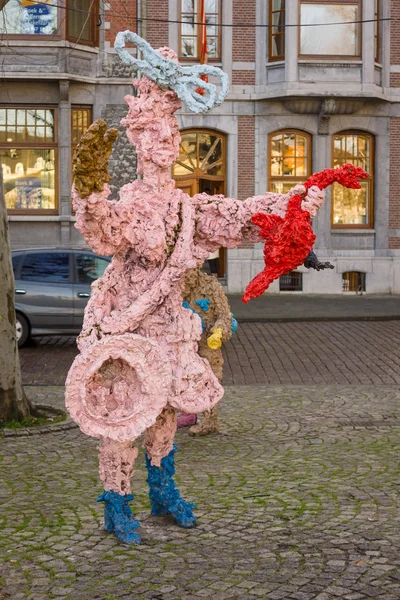 Plaza Vrijthof. Personas y animales en piedra y bronce por Han van Wetering . — Foto de Stock