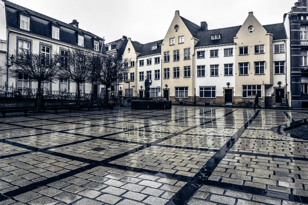 One of the squares of the city after the rain. — Stock Photo, Image