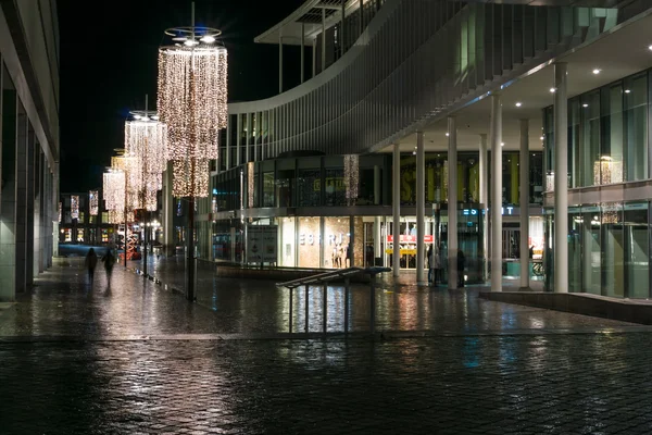 Ulica wieczorem świateł w zabytkowym centrum — Zdjęcie stockowe