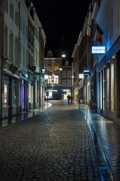 Straat in de avond lichten in het historische centrum — Stockfoto